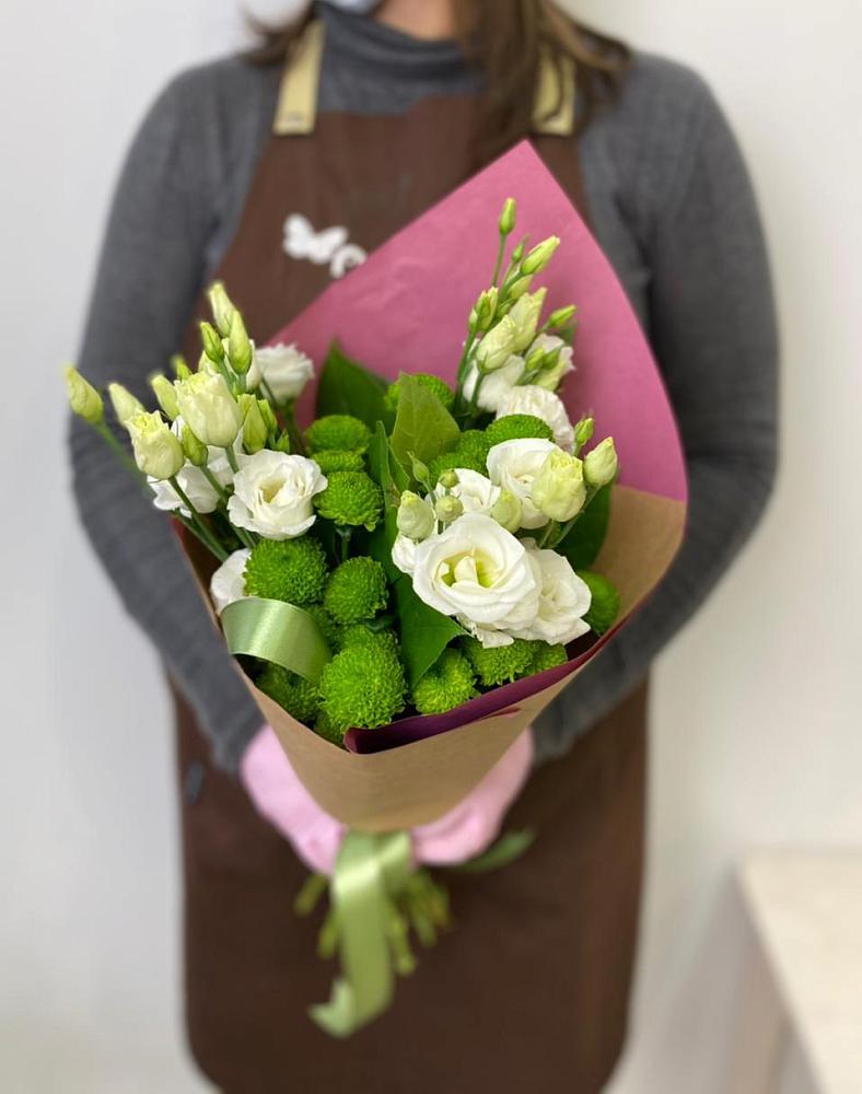 Букет морозный день в Новые Дома Букет цветов из: Хризантемы и Лизиантусы в Новые Дома