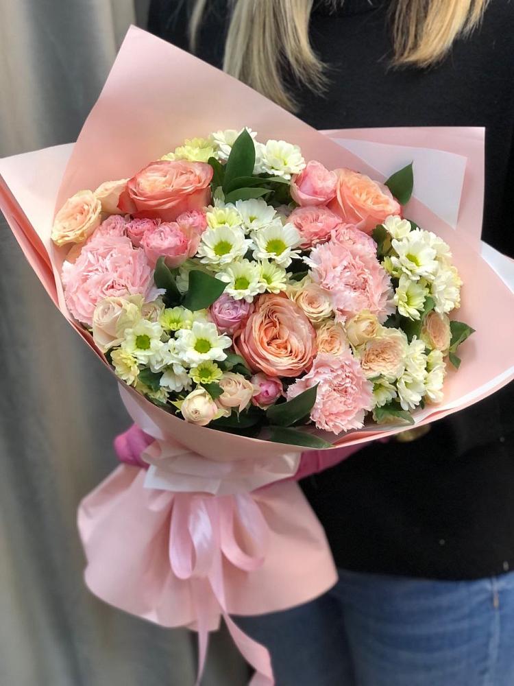 Букет цветов из: Гвоздики, Розы и Хризантемы в Новые Дома