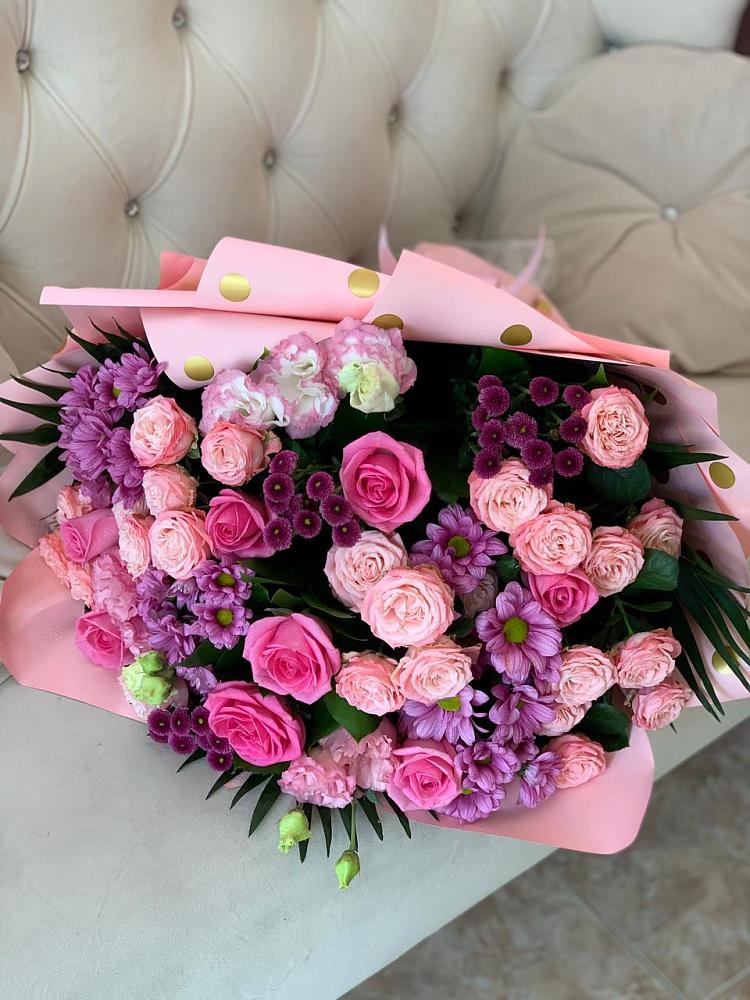 Букет цветов из: Хризантемы, Розы и Лизиантусы в Новые Дома