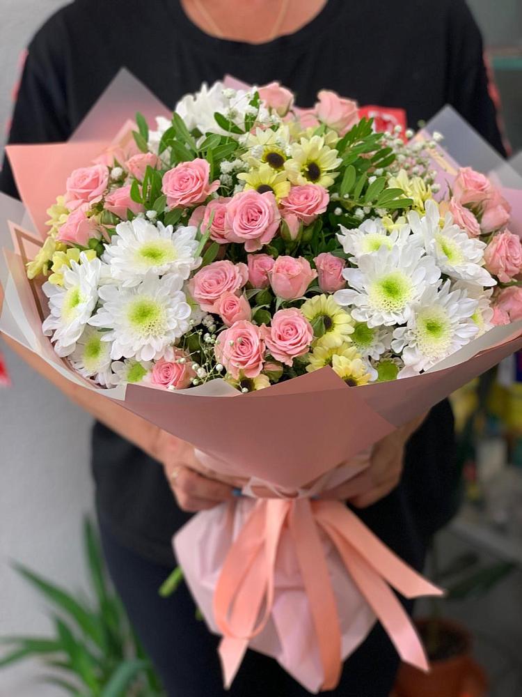 Букет юношеские грезы в Новые Дома Букет цветов из: Розы и Хризантемы в Новые Дома