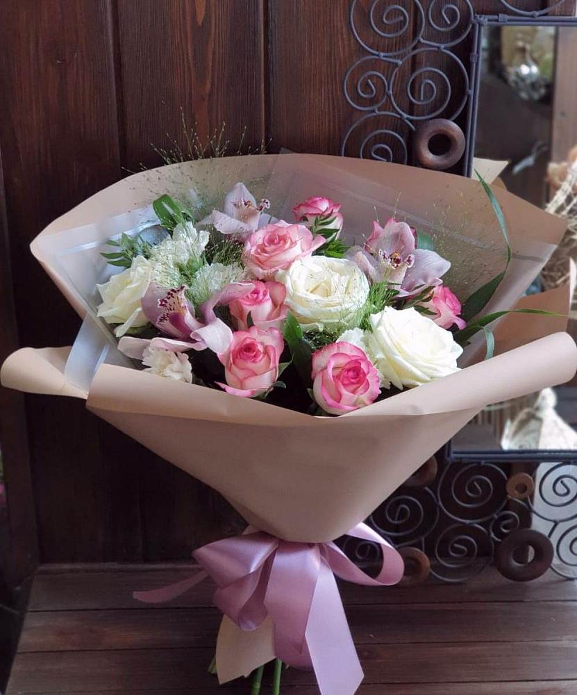 Букет майское утро в Новые Дома Букет цветов из: Гвоздики, Орхидеи, Розы и Хризантемы в Новые Дома