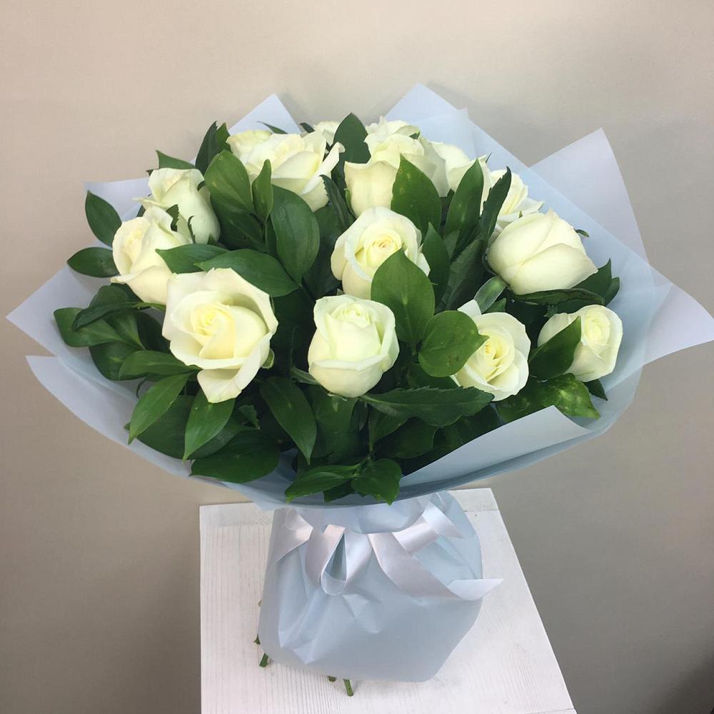 15 Белых роз Проуд в Новые Дома Букет 15 Белых роз Проуд в Новые Дома
