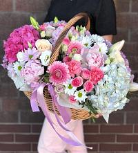 Композиция солнечный день в Новые Дома Цветочная композиция из Розы, Хризантемы, Пионы и Лизиантусы в корзине в Новые Дома