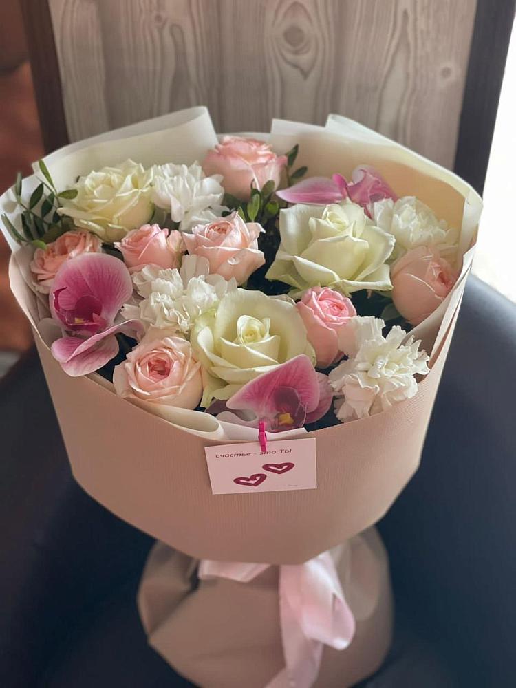 Букет ноктюрн в Новые Дома Букет цветов из: Орхидеи, Розы и Гвоздики в Новые Дома