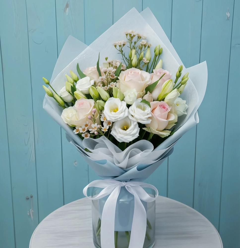 Букет очаровательный аромат в Новые Дома Букет цветов из: Розы и Лизиантусы в Новые Дома