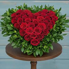 Композиция Сердце в любви в Новые Дома Цветочная композиция из Розы в виде сердца в Новые Дома