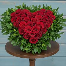 Композиция Сердце в любви в Новые Дома Цветочная композиция из Розы в виде сердца в Новые Дома