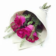 Букет ярко-розовый в Новые Дома Букет цветов из:  Розы в Новые Дома