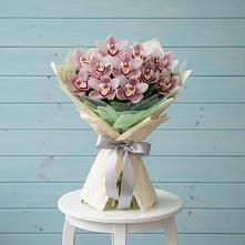Букет цветов из:  Орхидеи и Розы в Новые Дома