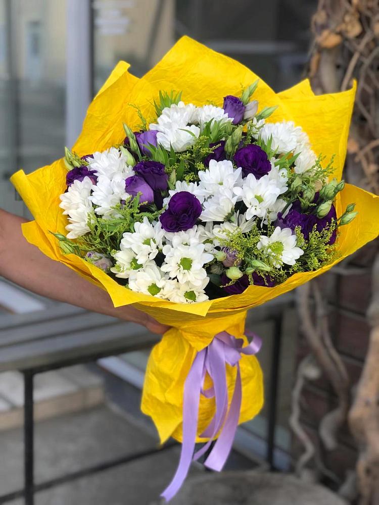 Букет облака в Новые Дома Букет цветов из: Ирисы, Хризантемы и Ромашки в Новые Дома