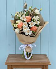 Букет яркий комплимент #REPLACE_PRED# Новые Дома Букет цветов из:  Альстромерии, Лизиантусы, Розы и Хризантемы #REPLACE_PRED# Новые Дома