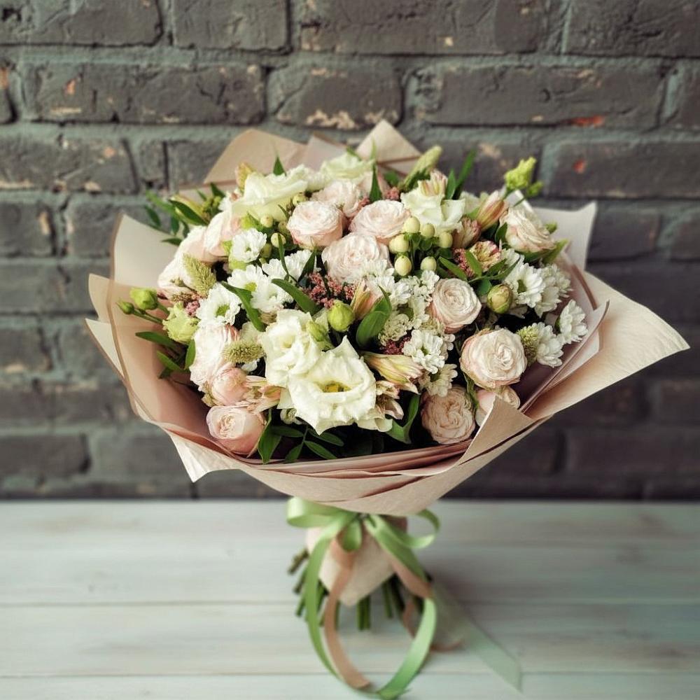 Букет нежное ассорти в Новые Дома Букет цветов из: Альстромерии, Розы и Хризантемы в Новые Дома