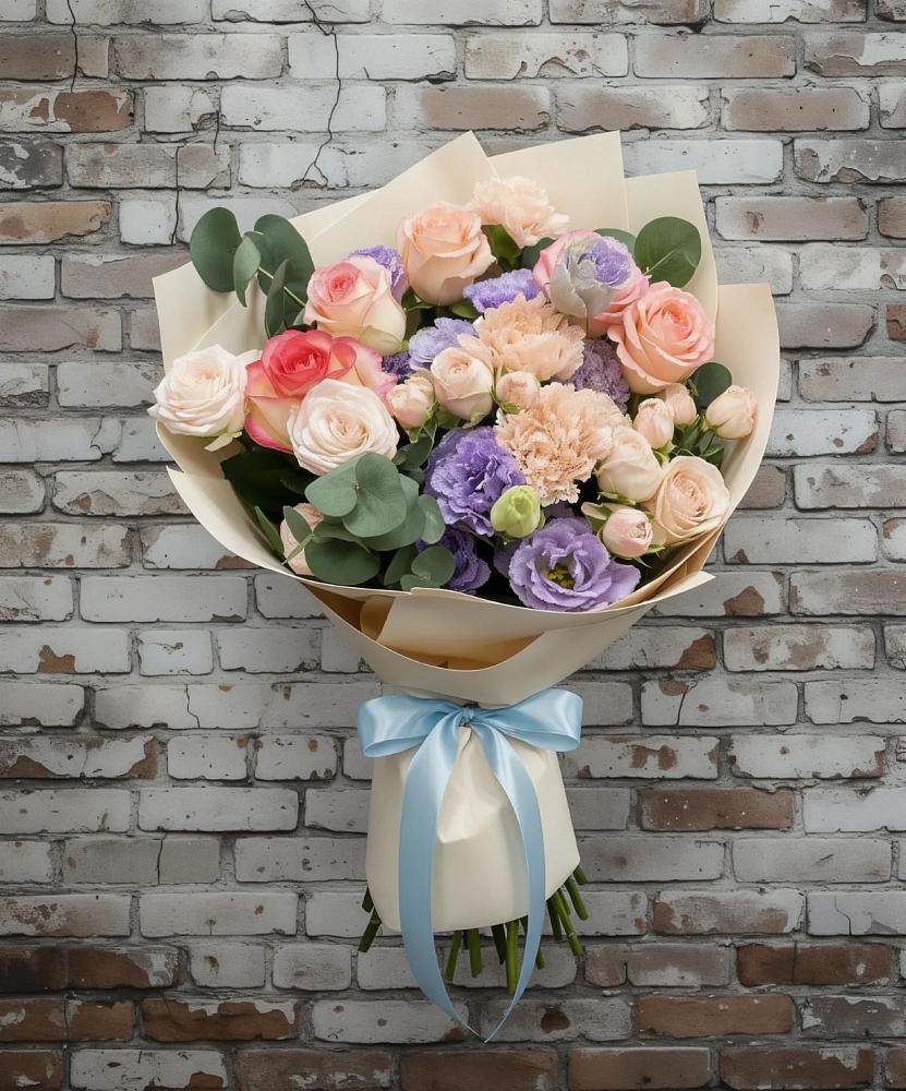 Букет Феерия в Новые Дома Букет цветов из: Розы, Лизиантусы и Гвоздики в Новые Дома