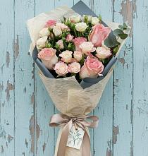 Букет нежный и розовый в Новые Дома Букет цветов из:  Розы в Новые Дома