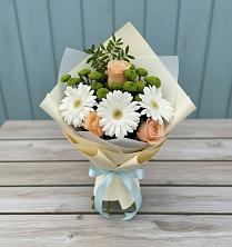 Букет герберы и розы в Новые Дома Букет цветов из:  Герберы, Розы и Хризантемы в Новые Дома