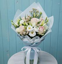 Букет очаровательный аромат в Новые Дома Букет цветов из:  Розы и Лизиантусы в Новые Дома