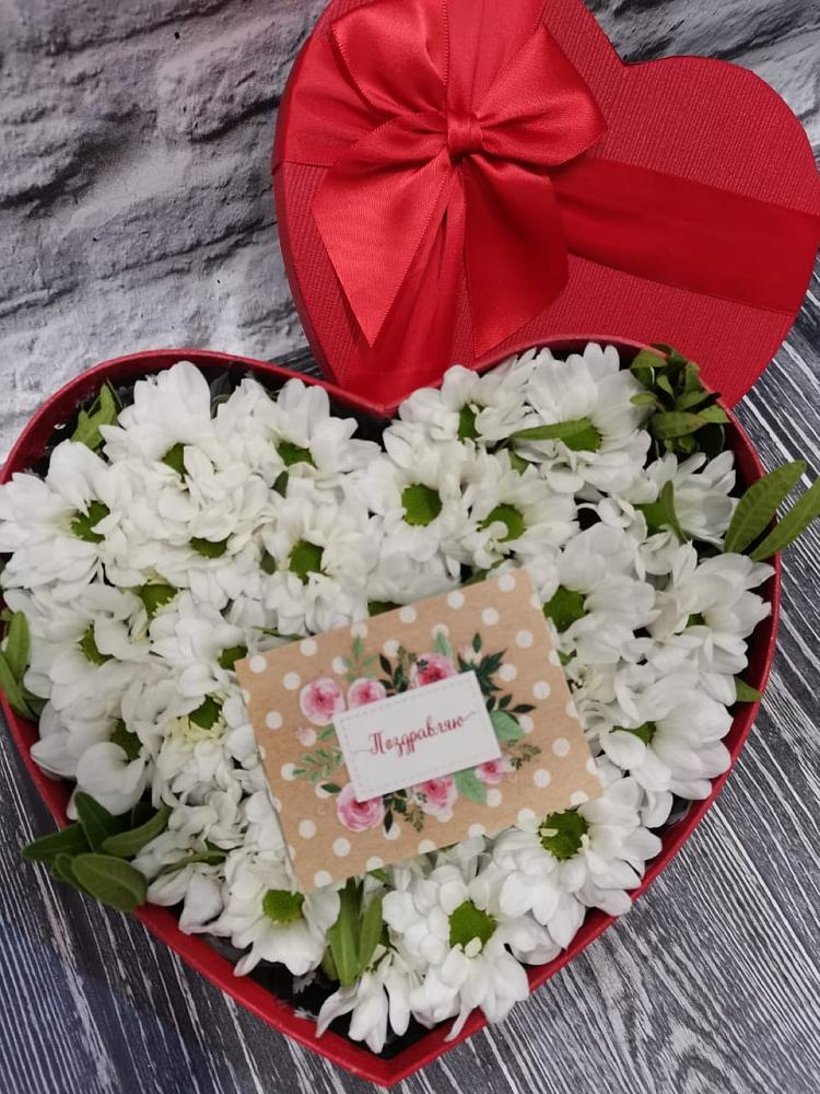 Цветочная композиция из Хризантемы в виде сердца в Новые Дома