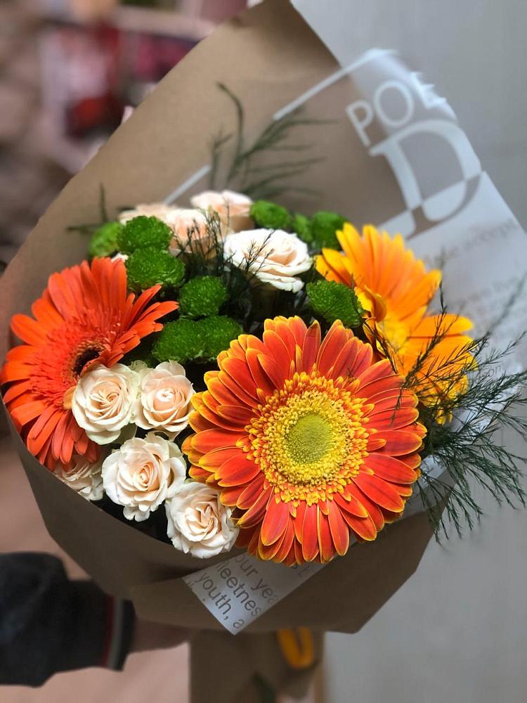 Букет желтый закат в Новые Дома Букет цветов из: Герберы, Хризантемы и Розы в Новые Дома