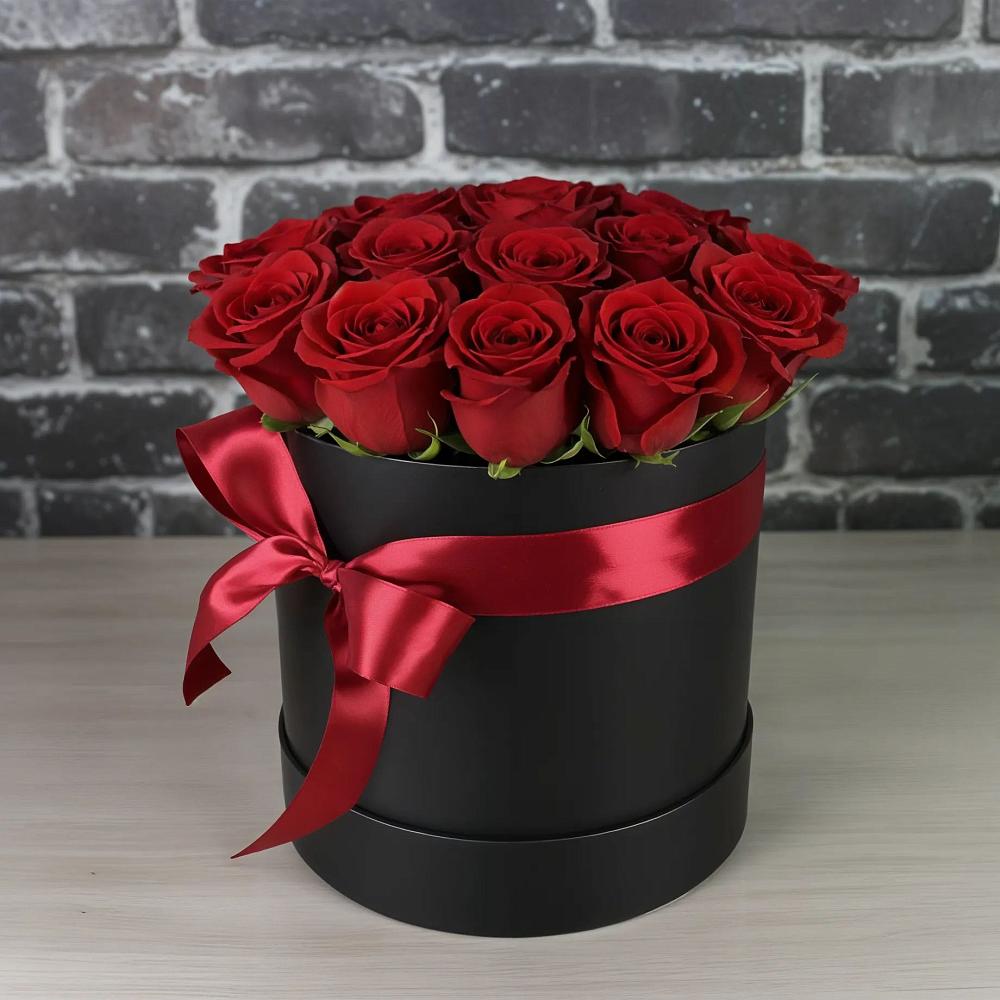 Композиция исключительность в Новые Дома Цветочная композиция из Розы в шляпной коробке в Новые Дома