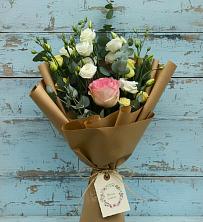 Букет нежный привет в Новые Дома Букет цветов из:  Розы и Лизиантусы в Новые Дома