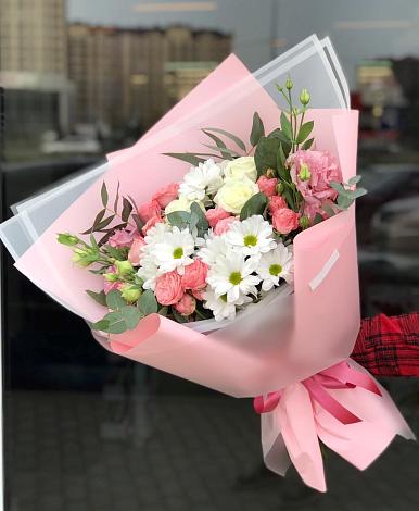 Букет цветов из: Розы, Лизиантусы и Хризантемы в Новые Дома