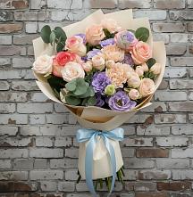 Букет Феерия в Новые Дома Букет цветов из:  Розы, Лизиантусы и Гвоздики в Новые Дома